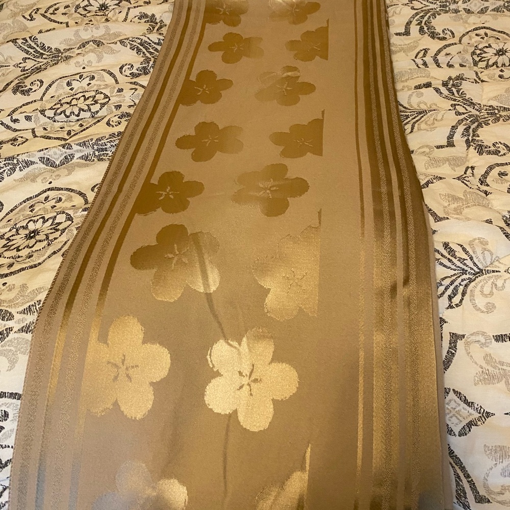 Elegant Floral Patterned scarf